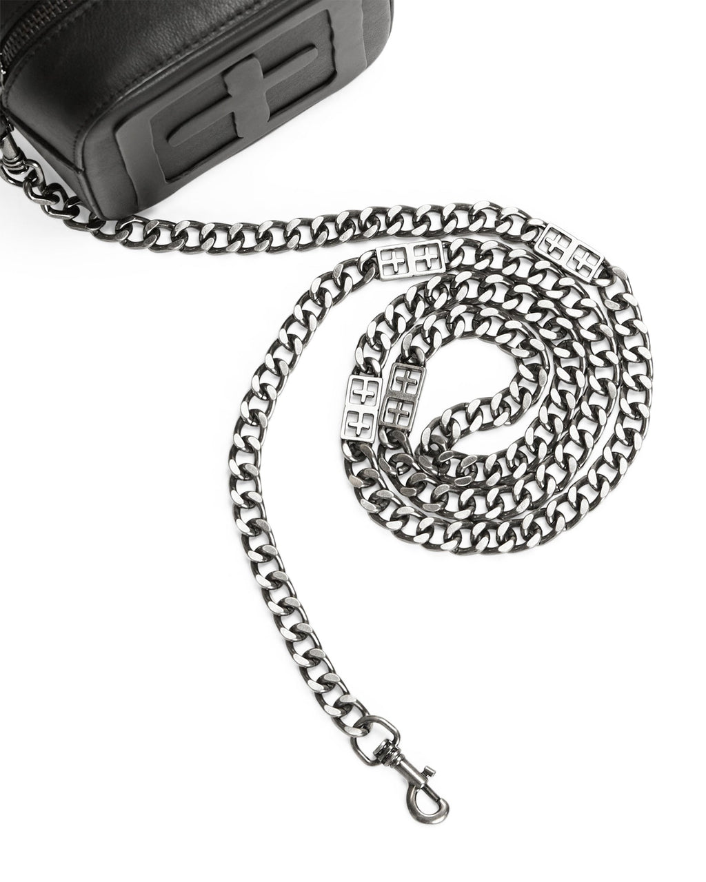 1999 Signature Chain Strap Antique Silver Accessories - Silver